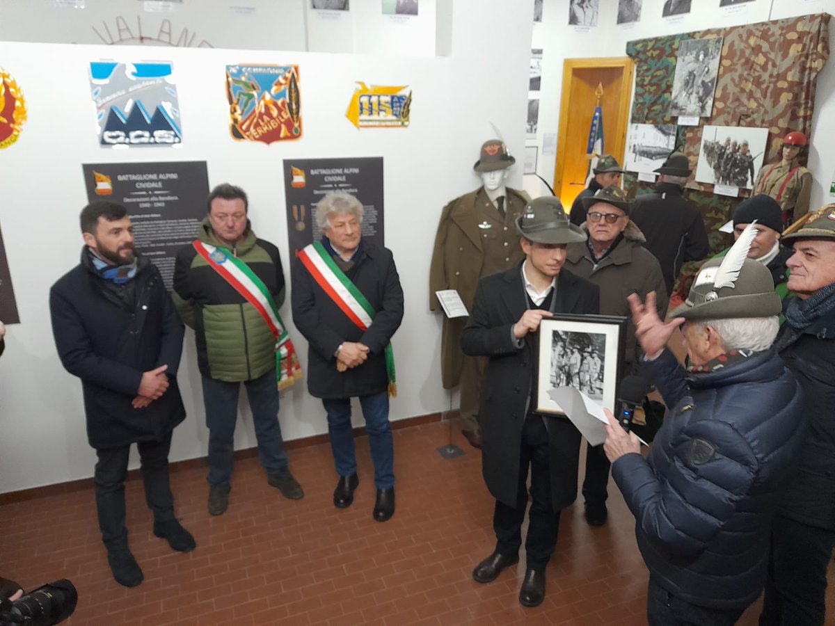 w_rizzetto's tweet photo. Fuarce Cividât!

Ieri, sabato 14 gennaio, a #Chiusaforte per le celebrazioni del 27esimo raduno del “Battaglione Cividale” ad 80 anni da Quota Cividale (fronte Russo).

Con il Sindaco #Fuccaro e @fbaritussio 🇮🇹 https://t.co/sIHPaYULEr