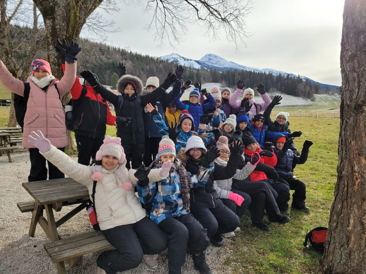 EFIDjeddah's tweet photo. Nos élèves de CM2 sont bien arrivés dans le Vercors pour la traditionnelle classe de neige de l'école française internationale de Djeddah !
#djeddah #vercors #classedeneige #mlfmonde https://t.co/QJKM29WUUL