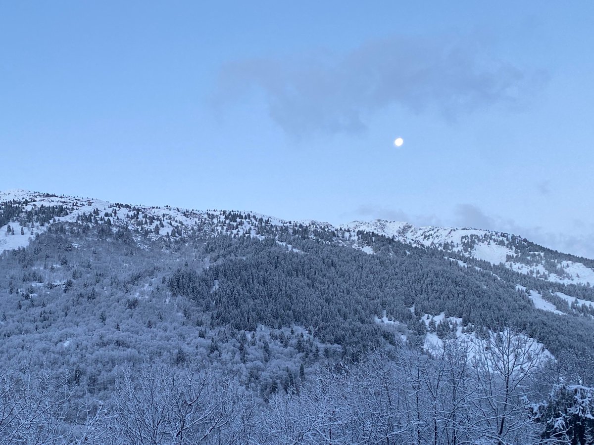 skihigher_com's tweet image. The snow is back, and we are so excited that there is even more coming next week ❄️ 

Share your pictures of the Three Valleys with us, we love to see them 📸 

Stay safe out there, and enjoy the fresh powder!

#skihigher #skihire