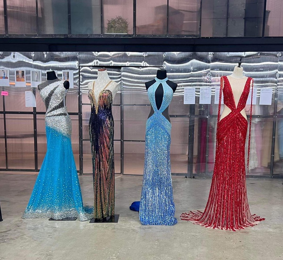 thekimrlln's tweet photo. Bakit kelangan ipilit yung last-minute gown/s na mukang prom dresses, eh meron palang gantong options??!? Sinayang ng MUPh Org pagkadyosa ni Celeste Cortesi π
#MissUniverse2022
#71stMissUniverse
#MissUniverse
#Cele5te https://t.co/Y0wrL21HUi