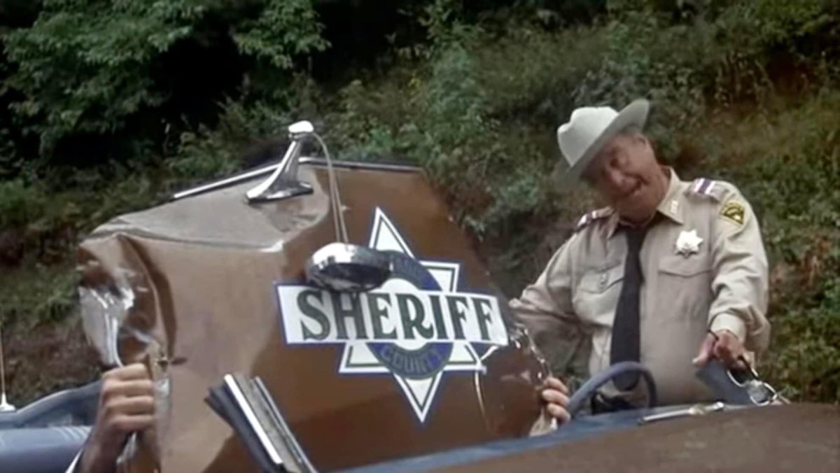 “Put the evidence in the back..” 😆😄

#smokeyandthebandit 🎬🚔