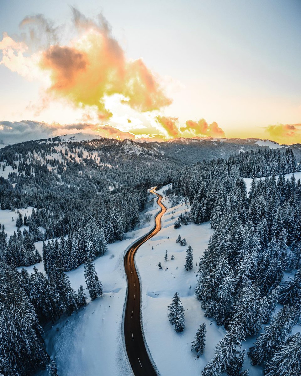 Such a beautiful evening 🌄
.
.
#photography #Travel #photooftheday #photooftheday #nature #beauty #iceland