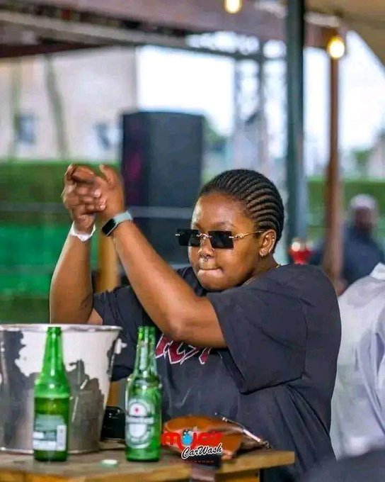 thapelo_le's tweet photo. @AdvoBarryRoux Even if you give them a chance still you will be single at some point so don't try It! https://t.co/zXEvTgoyUh