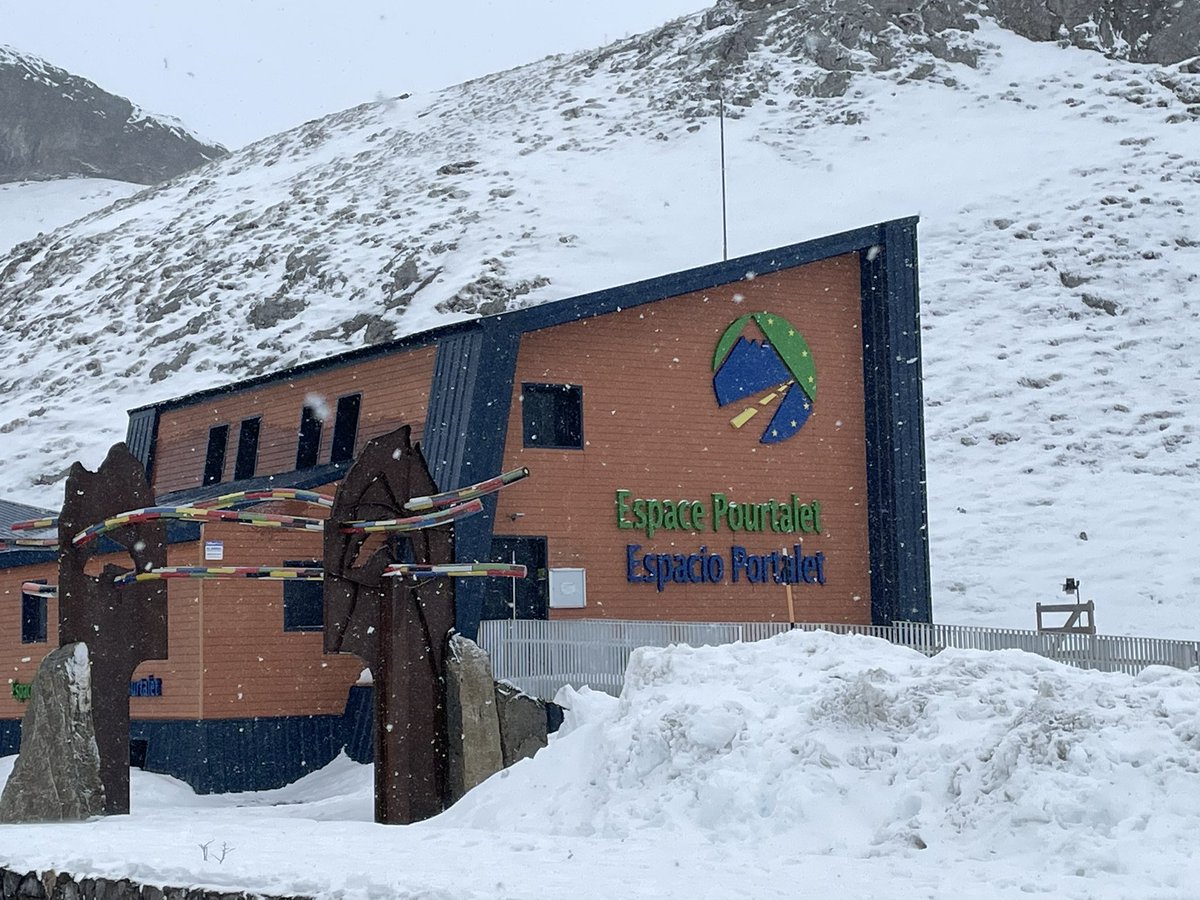 jrambaud's tweet photo. #Nieve en frontera #Francia #España #Aragon #Huesca #Pirineos #Pyrinees #meteo #weather #snow #Portalet con @EltiempoenCadiz https://t.co/Z1CE6gKy3d