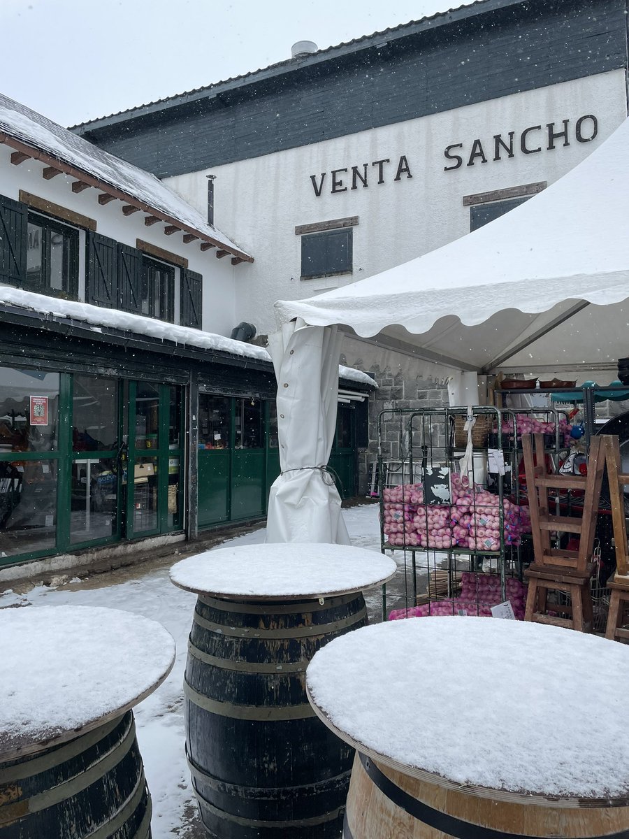 jrambaud's tweet photo. #Nieve en frontera #Francia #España #Aragon #Huesca #Pirineos #Pyrinees #meteo #weather #snow #Portalet con @EltiempoenCadiz https://t.co/Z1CE6gKy3d