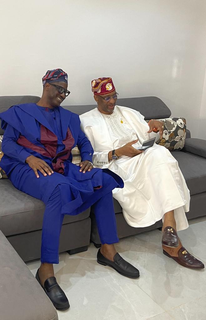 OlufemiAwoyemi's tweet photo. Dateline: Abeokuta @CharlesIfidon .... Thanks.
Respect #Alake #Makinde https://t.co/0uTSb3IxGq