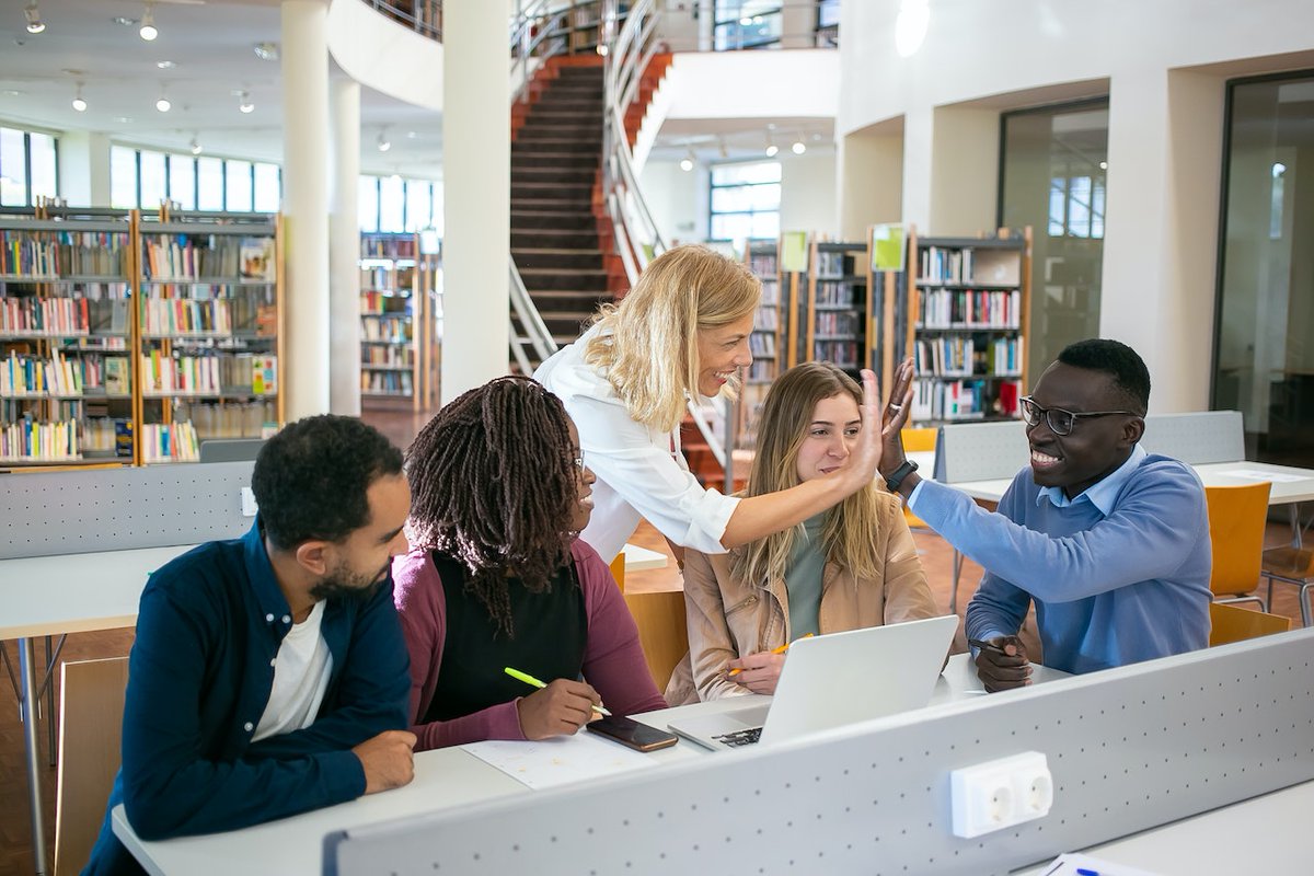 cardiffcouncil's tweet photo. 🏴󠁧󠁢󠁷󠁬󠁳󠁿 There is a free 8-week Welsh Course in Central Library every Thursday from 2 Feb at 13.45 – 15.45. This is a wonderful opportunity for anyone looking to gain new skills and is suitable for complete beginners. To enrol contact info@learnwelsh.co.uk. https://t.co/lppcgSnWRW
