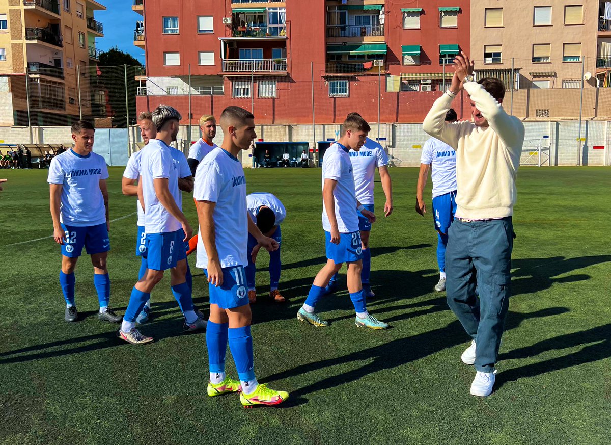 La plantilla luce camiseta homenaje de apoyo a <a href="/modelobato7/">Mode</a> por su grave lesión.

¡Mucha fuerza Mode!