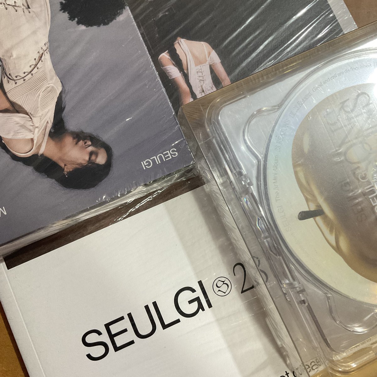 shiningcart's tweet photo. . . . @justbpxrv ๐
โ super delayed feedback pero thank you so much po ate lai for offering me this 28 reasons album set from mumo !! hanggang ngayon di pa rin ako maka-get over sa pulls kasi i got 3 of my prios ๐ฅน until next transaction po ๐ซถ๐ป
เญจเญง #lai_feedback . . . https://t.co/LE4Nk3Ngm2