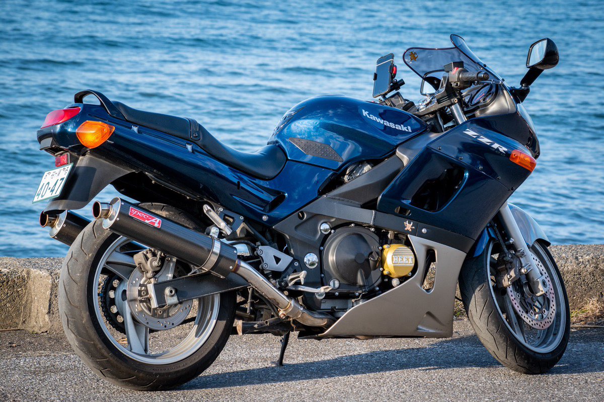 Hkt___2's tweet photo. もう1回乗りたいなあ
#Kawasaki #zzr400
#yamamotoracing https://t.co/wj4TSvNP4e