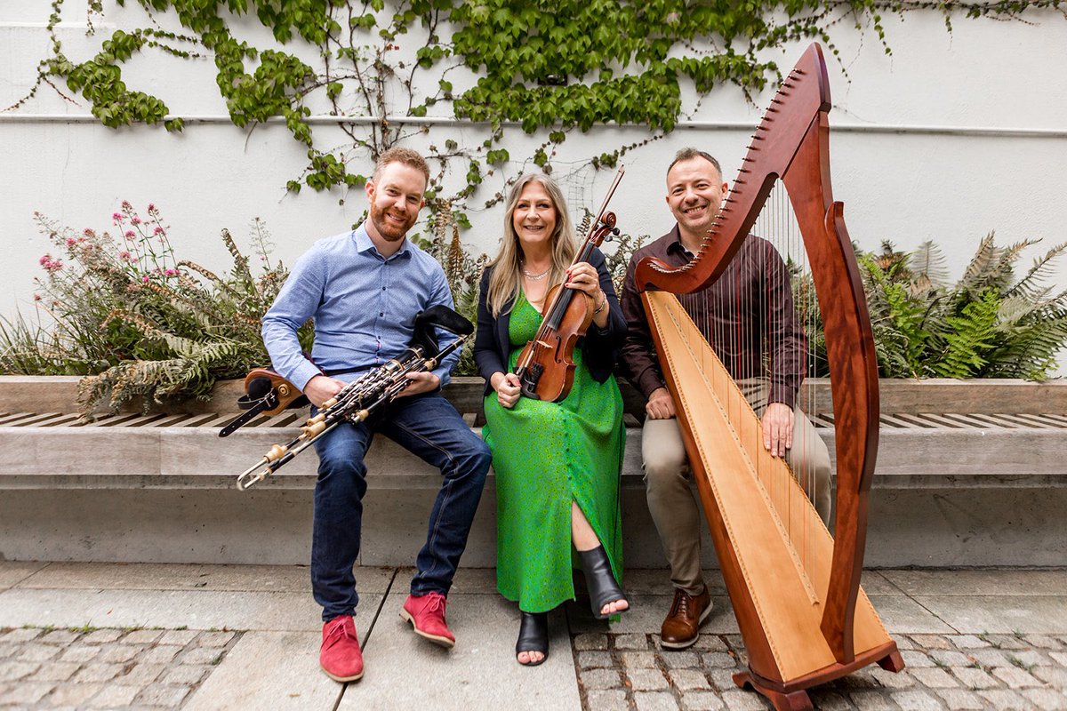 Tonight at 9pm tunes and songs from Séamus Begley, a set from Jimmy Doyle plus great live music from Mairéad Ní Mhaonaigh, Cormac de Barra and Mark Redmond from last Autumn’s <a href="/MusNetIrl/">Music Network</a> tour. <a href="/CarraigFinn/">Mairead Ni Mhaonaigh</a> <a href="/cormacharper/">Cormac De Barra</a> <a href="/RedmondMr/">Mark Redmond</a> <a href="/RTERadio1/">RTÉ Radio 1</a>