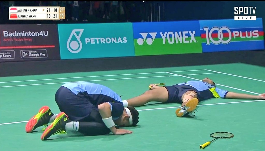 labibasetyofi's tweet photo. apa hikmah dari foto ini?? 
yes right, BERSYUKUR IS NUMBER ONE guys...
so congratulations and proud of u guys ka FajRi, love u and see u in the next podium 🥇🥇💌💗 https://t.co/PMAQUWb5lv