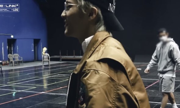 skymlees's tweet photo. vocalist mark shining once again, go offff my friend https://t.co/sstqYpJKiG