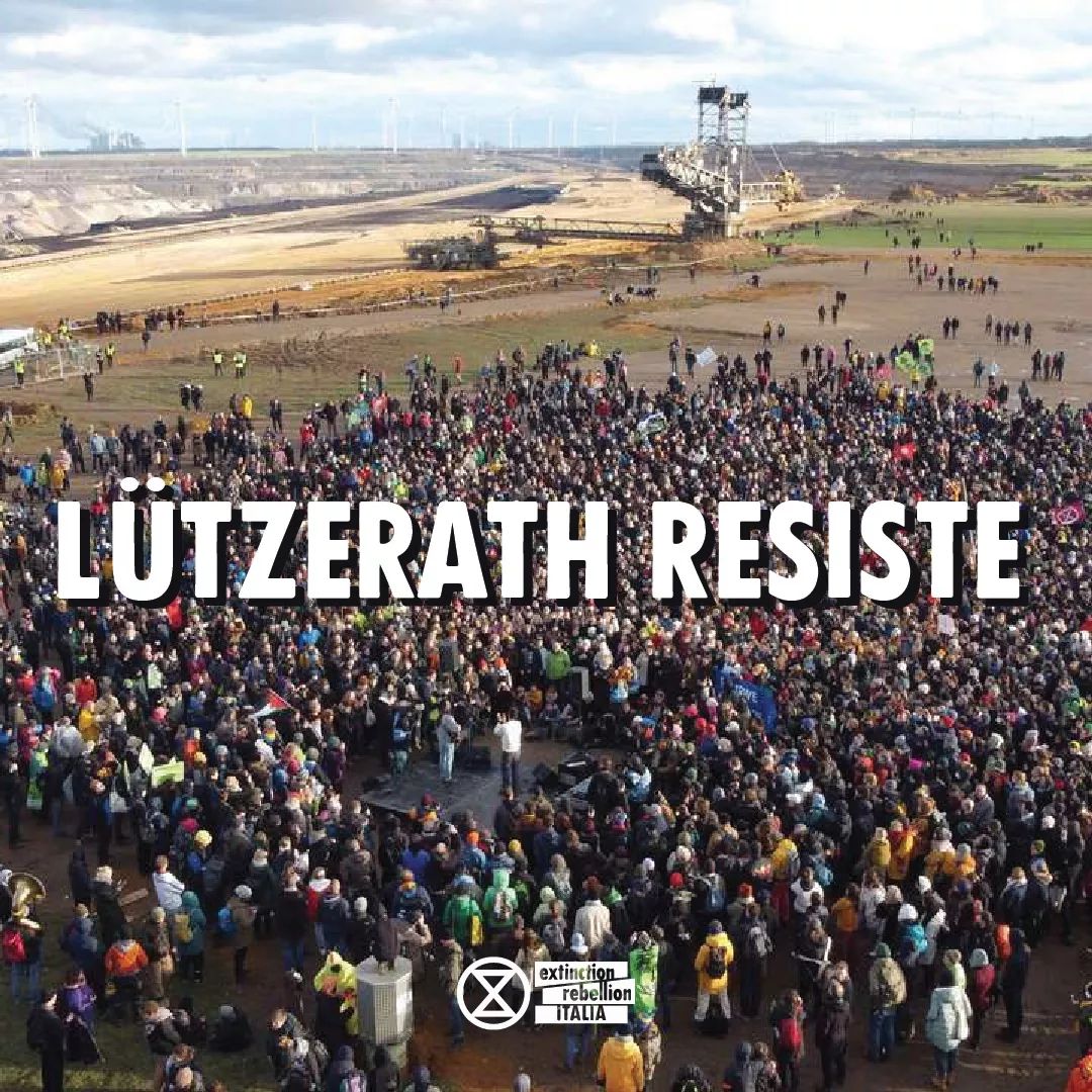 Il villaggio di Lützerath in Germania rischia la distruzione per via dell’espansione della vicina miniera di lignite di Garzweiler. 
I governi chiamano “aggressive” le azioni in difesa dell’ambiente e dall’altro radono al suolo boschi e villaggi per fini economici e geopolitici!