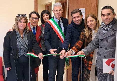 PostUmbria's tweet photo. Il Sindaco Toniaccini: "Un valido supporto per le imprese, gli studenti, i cittadini per essere informati e cogliere nuove occasioni di crescita. Deruta sempre più pronta a recepire le opportunità provenienti dall'Europa"

(UNWEB)

https://t.co/3QpHHpioH7 https://t.co/g4oDgCxNCQ