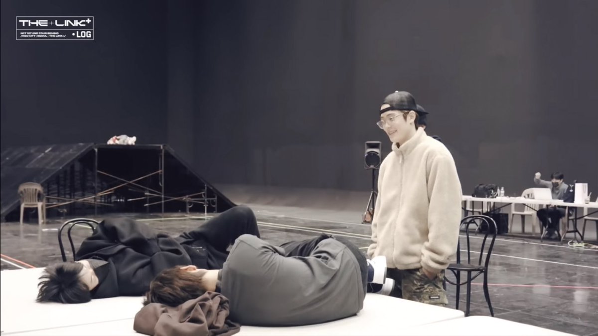 แล้วแจฮยอนยืนดู พี่โดยองกับแฮชานหลับ ??!?!?! 5555555555