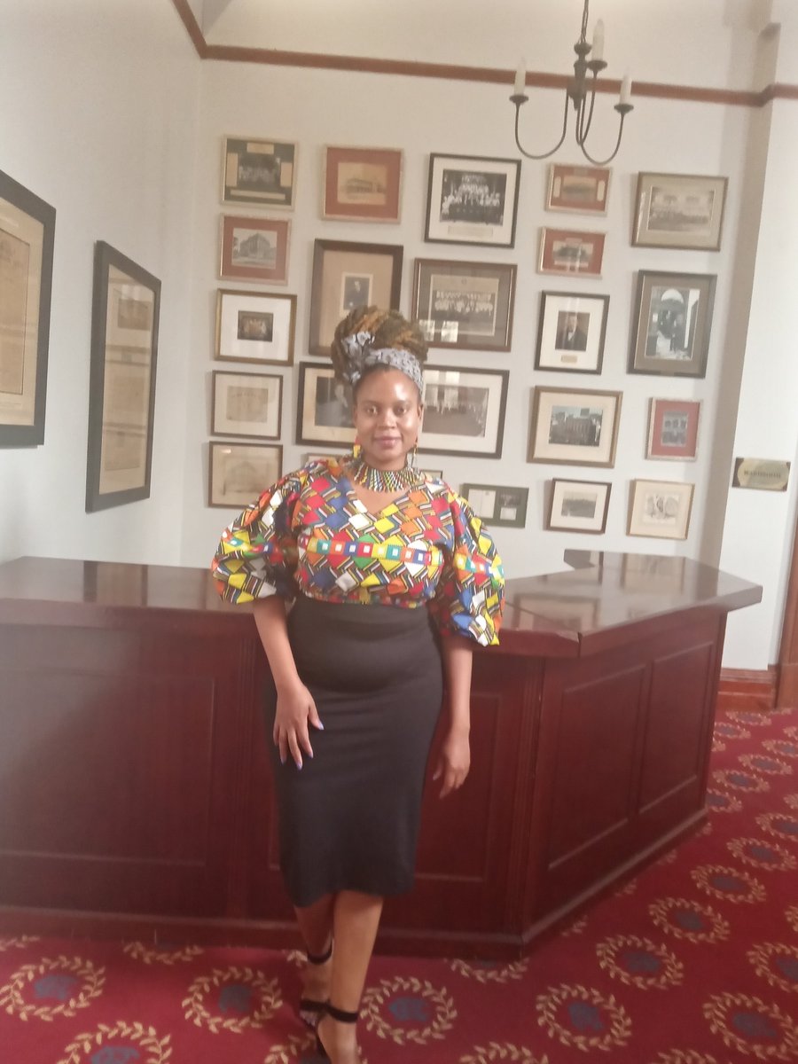 Being black and a woman, honey that's not easy..
But I love it💚✊🏾