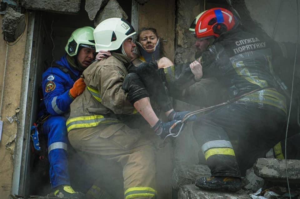 avalaina's tweet photo. Putin and the military pilot who hit the building with a rocket still believe they will not be punished. We must establish an international tribunal now. The idea that sooner or later, they can be judged will have a cooling effect on RU brutality. It’s mean to save a lot of lives https://t.co/g4i0aJ3gFL