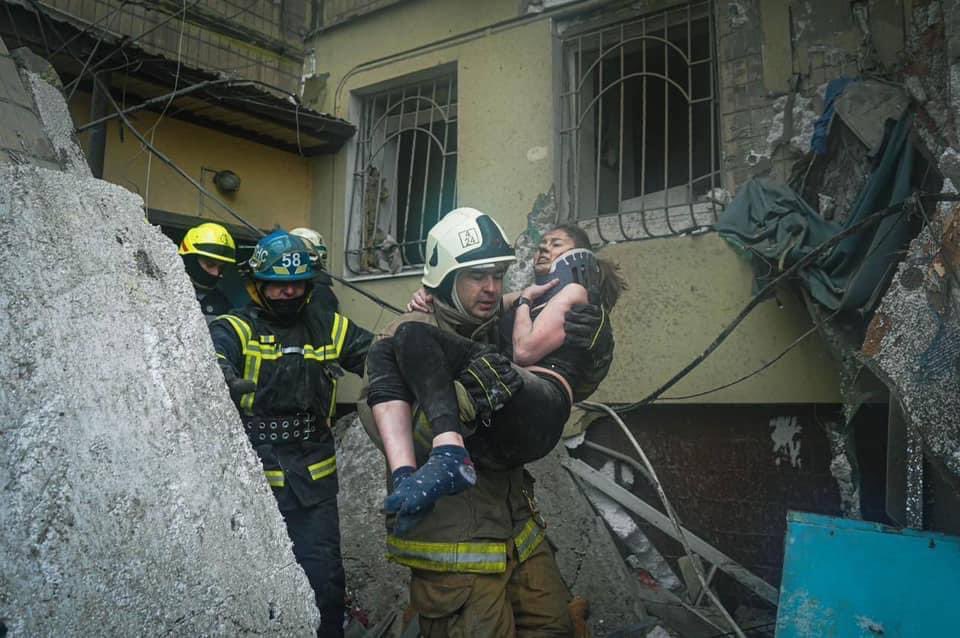 avalaina's tweet photo. Putin and the military pilot who hit the building with a rocket still believe they will not be punished. We must establish an international tribunal now. The idea that sooner or later, they can be judged will have a cooling effect on RU brutality. It’s mean to save a lot of lives https://t.co/g4i0aJ3gFL