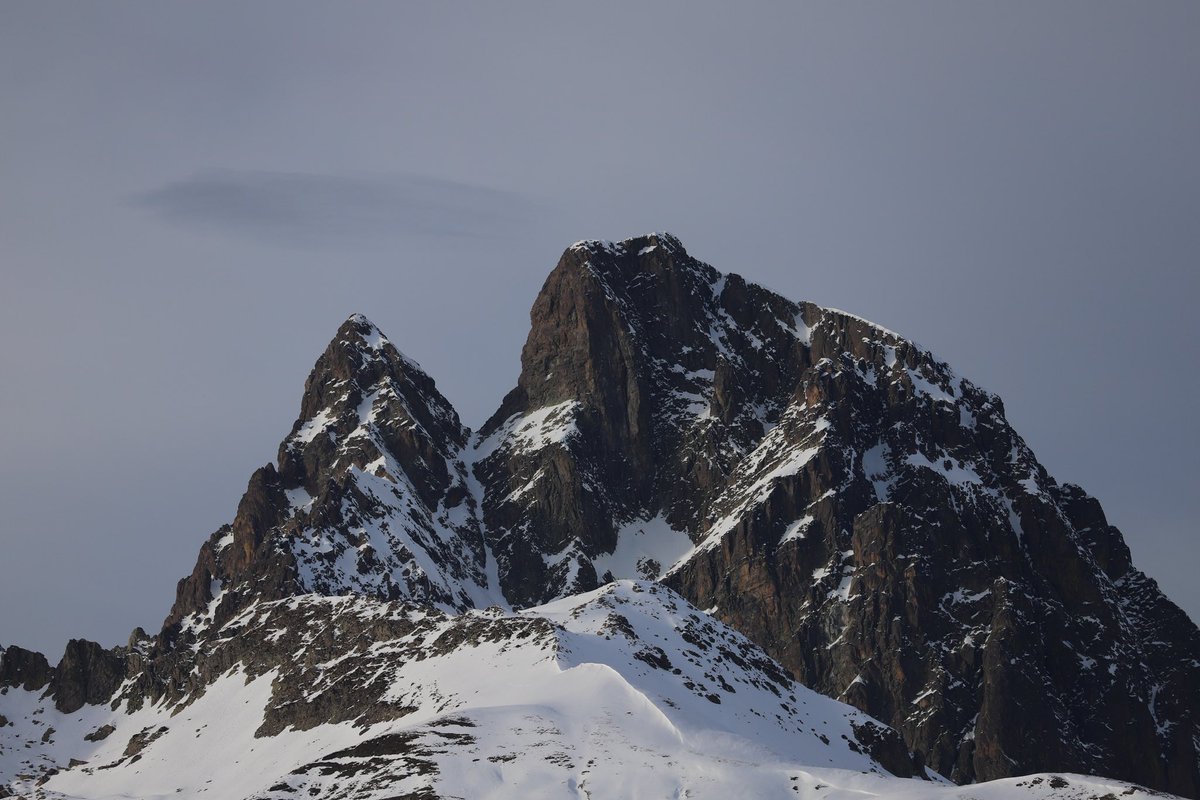 jrambaud's tweet photo. Midi d’Ossau ayer y hoy #nieve #meteo @pic_ossau #Pirineos #Pyrinees #weather https://t.co/FMA6Od1Wmg