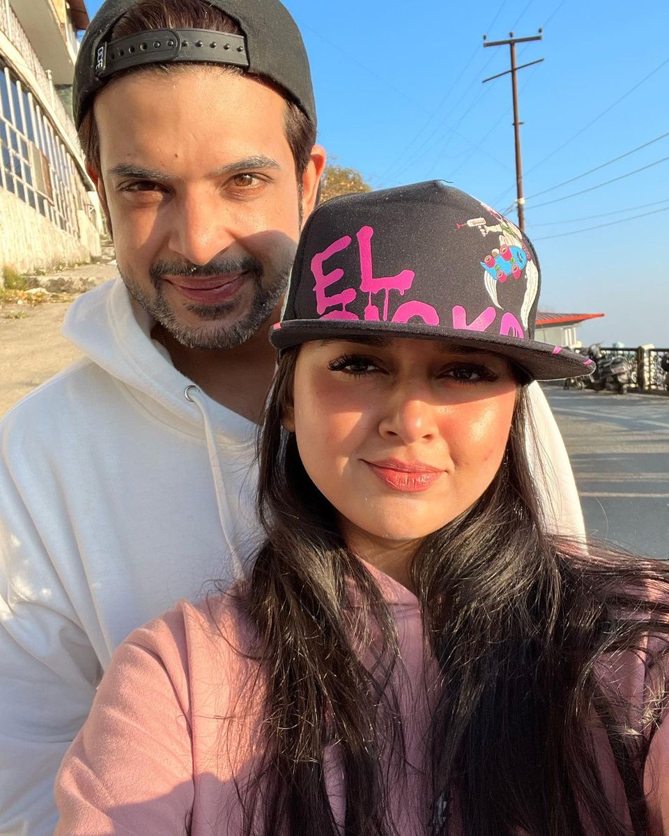 ETimesTV's tweet photo. Aren't these two just the cutest?😍
Giving us some major "couple goals"!!❤️

@kkundrra  @itsmetejasswi  

#karankundrra #tejasswiprakash #etimestv https://t.co/USWhLXl2CY
