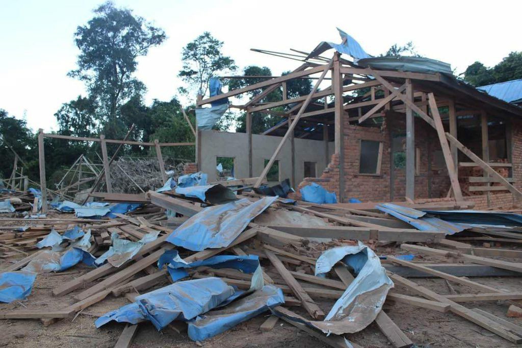 YanAungNoe1's tweet photo. As of 12th Jan, junta soldiers bombarded Laywah village, Hpapon district by 4 military fighter jets, resulting in death of 5 locals including a 3yo child and 2 pastors as well as destruction of residential properties and church. #2023Jan15Coup #WhatsHappeningInMyanmar https://t.co/uecDdJukXJ