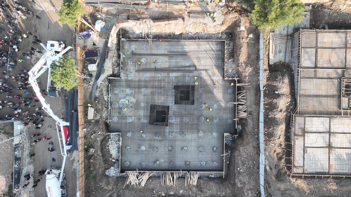 Halk Konut projemizin ilk uygulaması Dilber Apartmanı’nın temel atma törenini Genel Başkanımız Sn. <a href="/kilicdarogluk/">Kemal Kılıçdaroğlu</a>'nun katılımıyla gerçekleştirdik.

Vatandaşlarımızla kol kola girerek bir imece ortaya koyduk ve Türkiye’ye örnek olacak bir kooperatifçilik modelini hayata geçirdik.