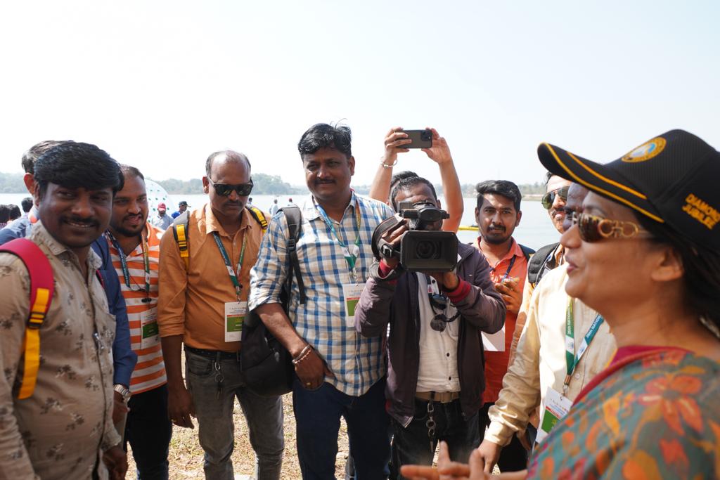 Pictures with Dr Shalini Rajneesh IAS and Keerti Pais, Advisor of GEETHNAA GOK, near the Kelageri Lake! Head to the lake to participate in exciting water sports activities, before it is too late!
.
.
.
#NYF2023
#NationalYouthFestival
