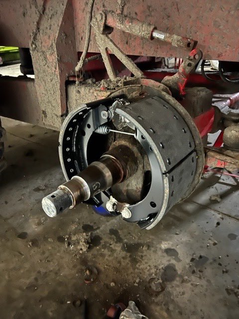 WestraBV's tweet photo. Onderhoud 👨‍🔧 
Aan de buitenkant was het misschien stil, maar de afgelopen drie weken zijn we volop in onderhoud geweest. Van reparatie, keuringen tot een likje verf is alles weer door de handen genomen en kunnen we het nieuwe jaar weer op en top starten! 

Wij hebben er zin in! https://t.co/GlTV0r0tYq