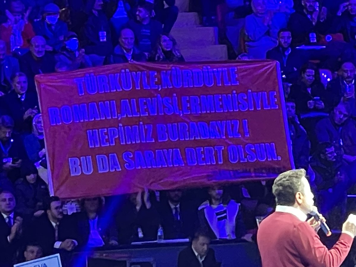 Türküyle, Kürdüyle, Romanıyla Alevi’siyle, Ermenisiyle hepimiz burdayız. 
Bu da Saraya dert olsun.

<a href="/alibabacan/">Ali Babacan</a>  bugün Ankarada tarihin yönünü değiştiriyor. 

Demokrasi, adalet, eşitlik ve onurlu yurttaşlık vadediyor.

Umut oluyor, umut veriyor.
#