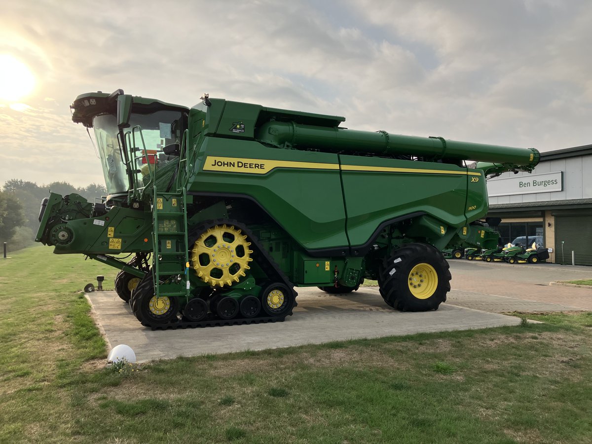 #flashback to #autumn22
The #eastmidlands #ribster13 team were on the road when we noticed this huge #johndeere #combineharvester standing in a dealership in #cambridgeshire 
Just what the @ribster13 team are all over ! fantastic machine!
#farming #agriculture 📸📸