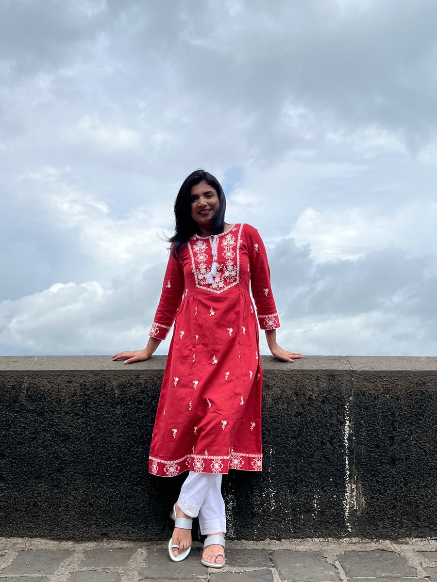 saffron_threads's tweet image. Add a touch of femininity to your wardrobe with our Red All Over Floral Embroidered A-Line Gathered Kurta with Tie-Up! 

#KurtaStyle #FeminineFashion #RedFloral
