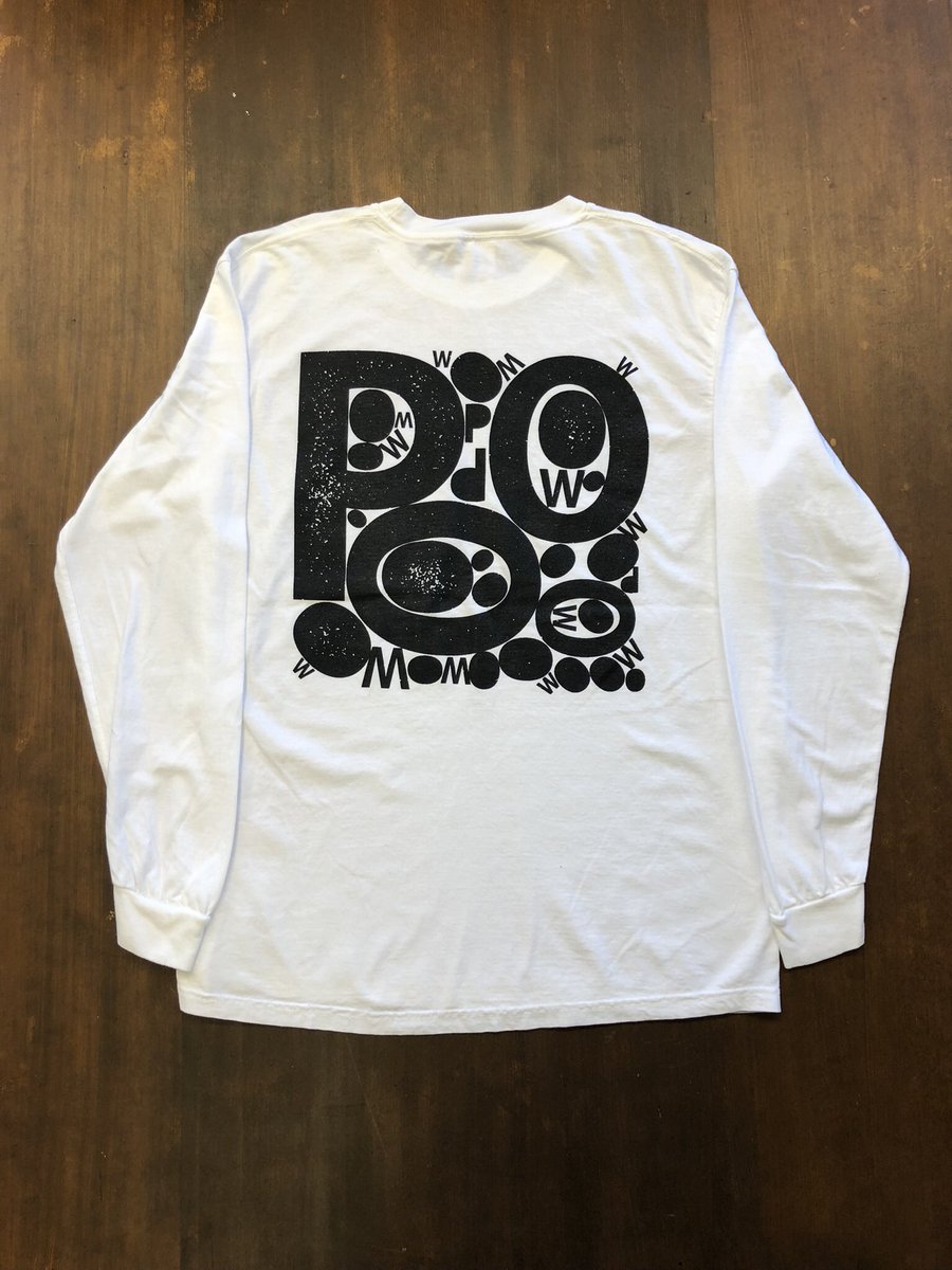 xxCMTxx's tweet photo. 昨年末ホーム大阪でのPOWWOWにてリリース、大反響いただきましたQOTAROOアートワークPOWWOW15周年ロンT 2種 &amp; フーディー（どちらもサイズL / XL）&amp; DNT大名作MIX『Silver Lining』再発、POWWOW WEBSHOPにて限定販売開始いたしました！よろしくお願いいたします
https://t.co/Vd7eGyMso2 https://t.co/e11kB71qAN
