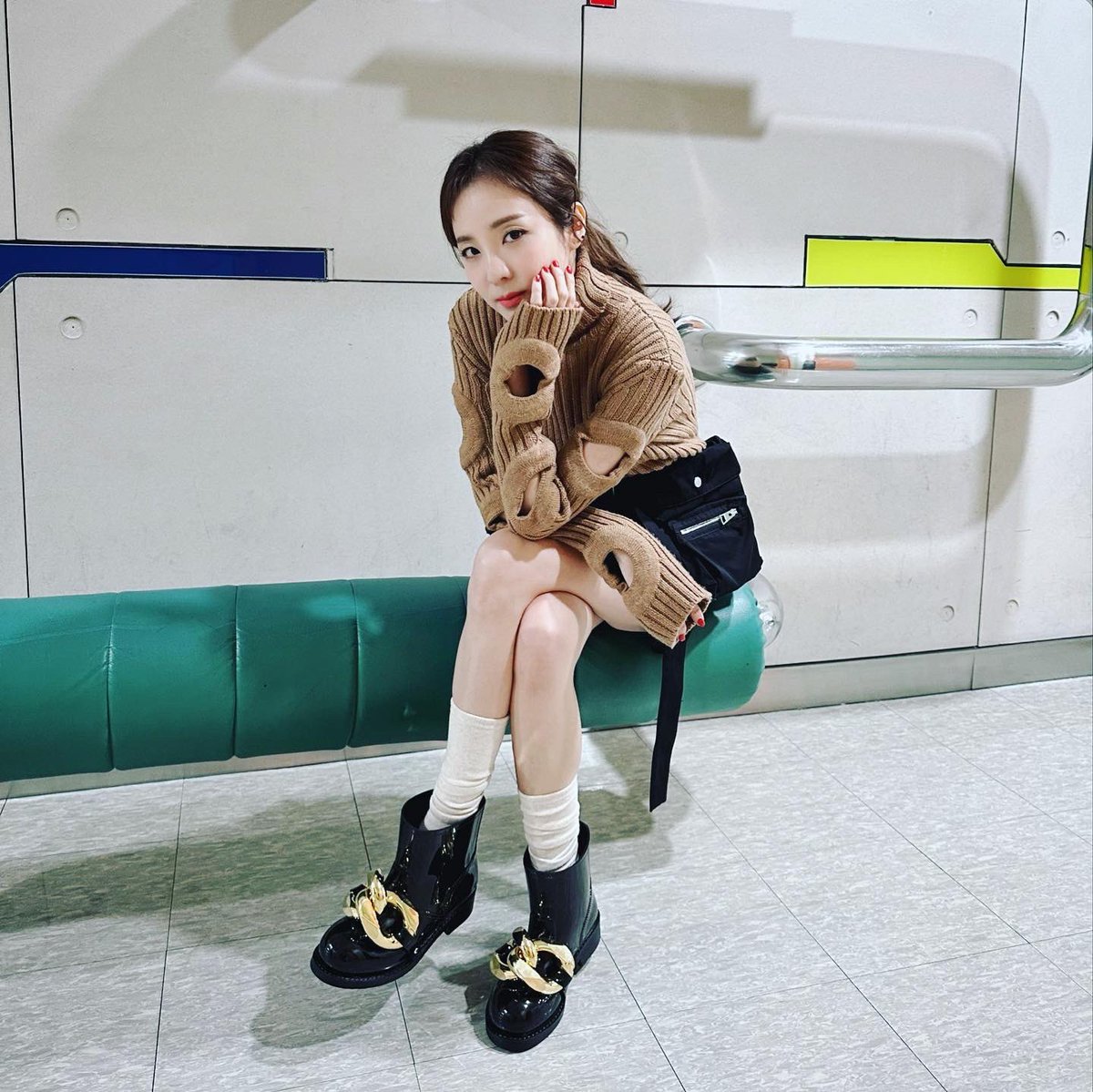 bubbledaraxxi's tweet photo. Feeling of autumn and fall 🍂🍁 If you're a fashionista, you should be ahead of yourself by three seasons. ㅋㅋㅋ https://t.co/Yws9PUYcTD