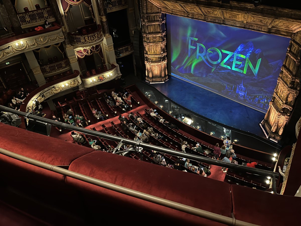 Mari_Mok's tweet photo. I saw @frozenlondon on friday. It was funny, it was beautiful, it was...grandiose. I loved it https://t.co/89wN1GxKWq