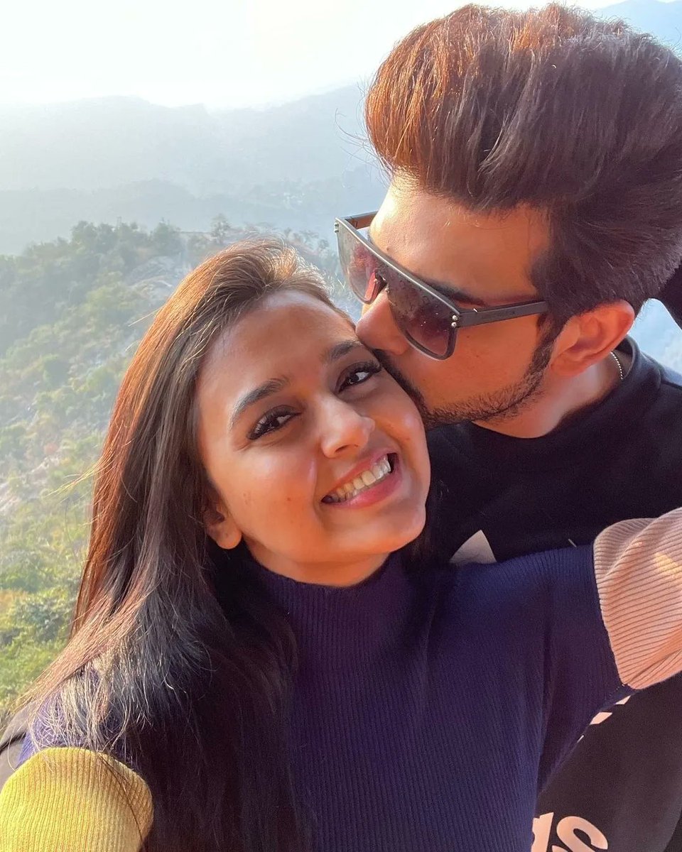 DelhiTimesTweet's tweet photo. #WinterWonderland with bae ❤️: @itsmetejasswi shares glimpses of #TejRan's #WinterDiaries in the hills

@kkundrra 

#TejasswiPrakash #KaranKundrra #TejRan #WinterIsHere #TejaTroops #KaranKundrraSquad #TejRanForever https://t.co/EeWFl2C8Oh