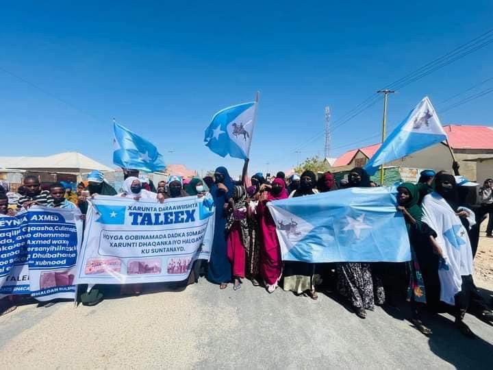Puntlandmirror's tweet photo. As the uprising against the #Somaliland administration spreads throughout the region, armed local residents seize the historical district of #Taleeh in Sool. https://t.co/cJEDzpFBkj