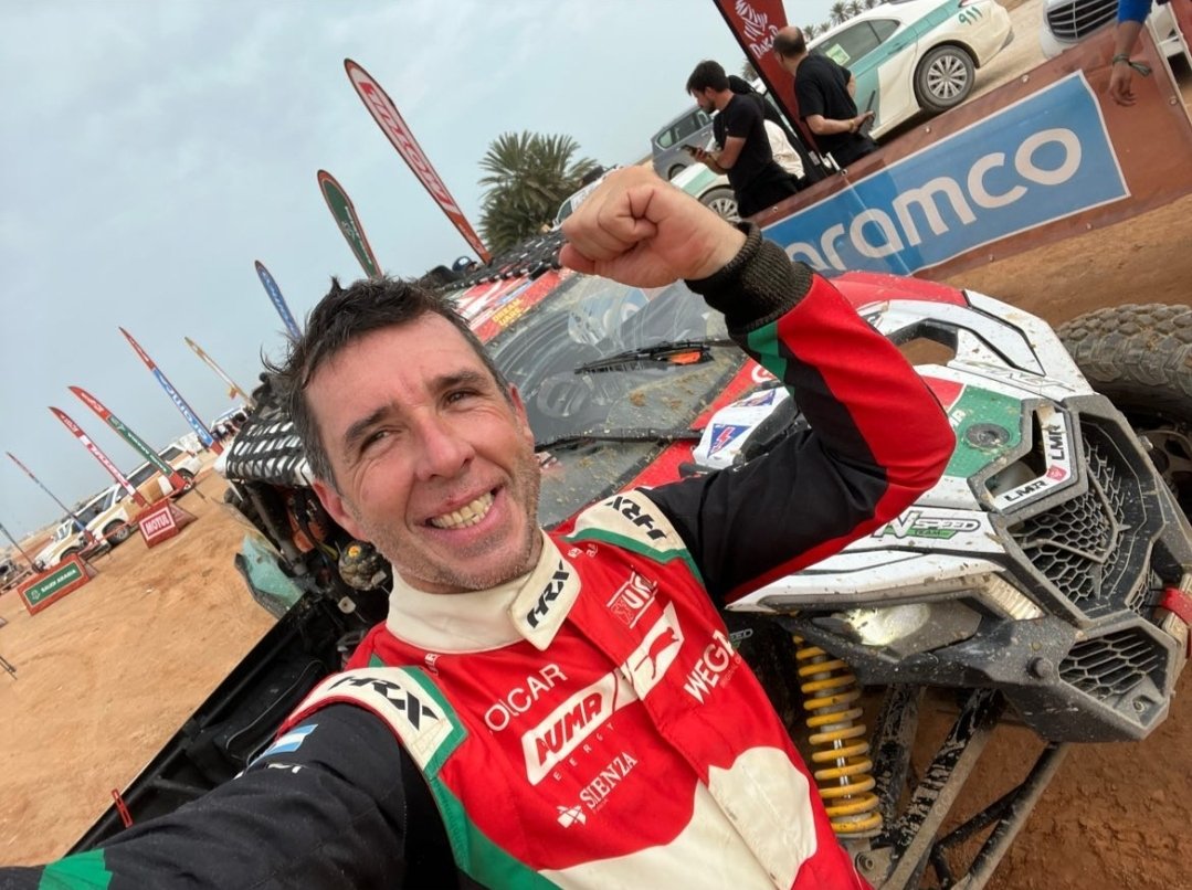 FansPatoSilva's tweet photo. @patosilvasport Esto se termino !!! #dakar te pude vencer otra ves !!!! 

Gracias a todos los que hicieron esto posible , Patrocinantes , equipo , amigos , familia, Perihodistas y ustedes que daban fuerza todos los días ! Gracias  @xavflick95 @pumaenergyarg @vigiaprotege @colcar https://t.co/QHARN1gPNV