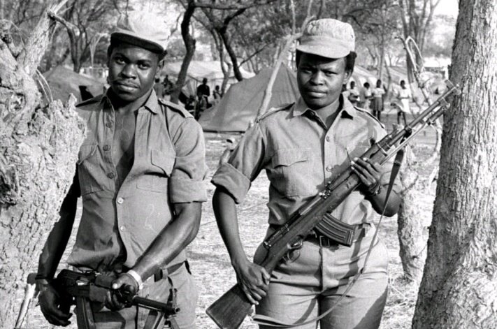 Sabhukunhopi's tweet photo. The liberation struggle script was never going to be over until black assumed state power. The struggle for the democratisation of Zimbabwe is never going to be over until opposition CCC assumes state power. That's democracy. Imwe ichibuda imwe ichipinda. #NoToOnePartyState https://t.co/GP4Dw8DUD5
