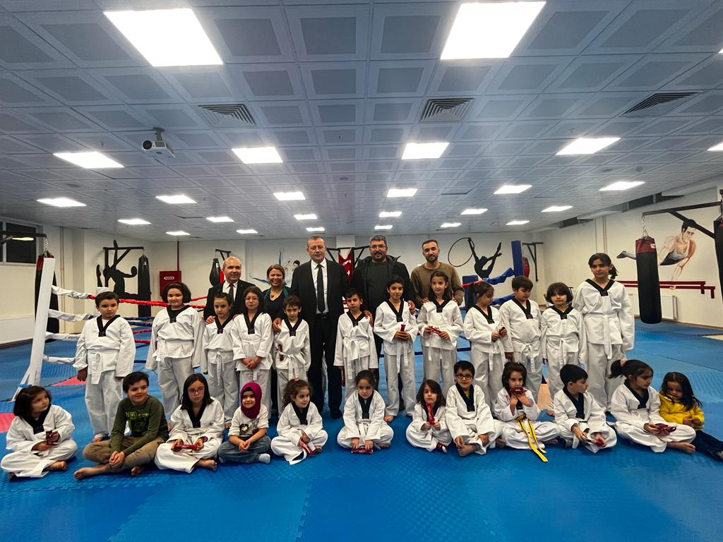 beusosyalmed's tweet photo. Bitlis Eren Üniversitesi Sürekli Eğitim Merkezi, Taekwondo Kursu açtı. 
⏬⏬⏬
https://t.co/Kg3wlQKTRB

@erolozvar @YuksekogretimK @ykalitekurulu https://t.co/Hg4yDbQlw1