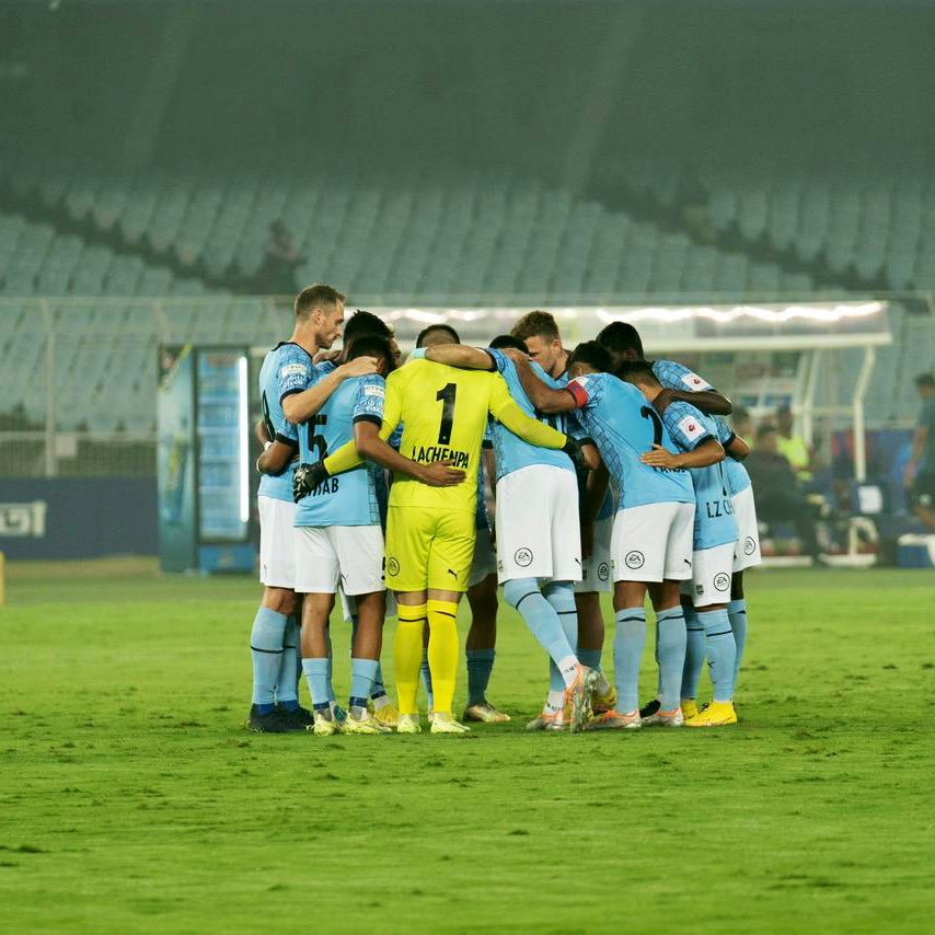 RahulBheke's tweet photo. A clean sheet to seal a tough win away from home extending our lead to the๐ of the table. Moving forward to the next game. See you soon เคฎเฅเคเคฌเค.๐
#ATKMBMCFC #HeroISL #AamchiCity https://t.co/uR1WWQNl86