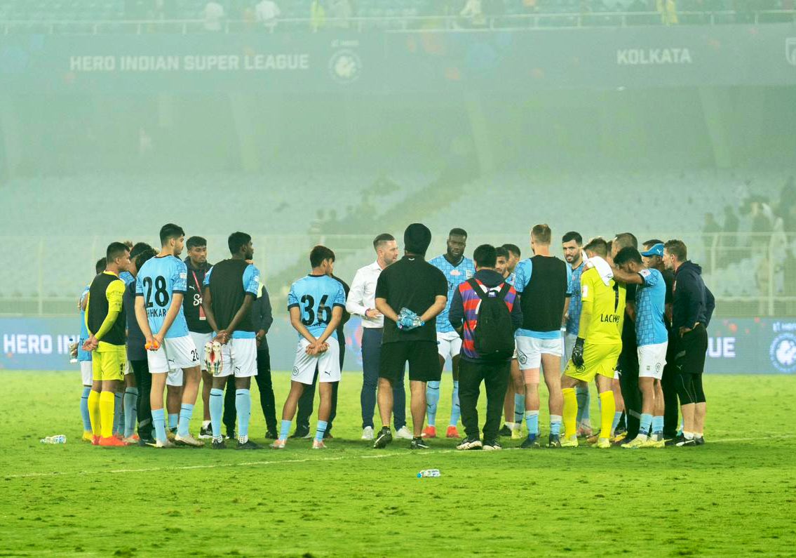 RahulBheke's tweet photo. A clean sheet to seal a tough win away from home extending our lead to the๐ of the table. Moving forward to the next game. See you soon เคฎเฅเคเคฌเค.๐
#ATKMBMCFC #HeroISL #AamchiCity https://t.co/uR1WWQNl86
