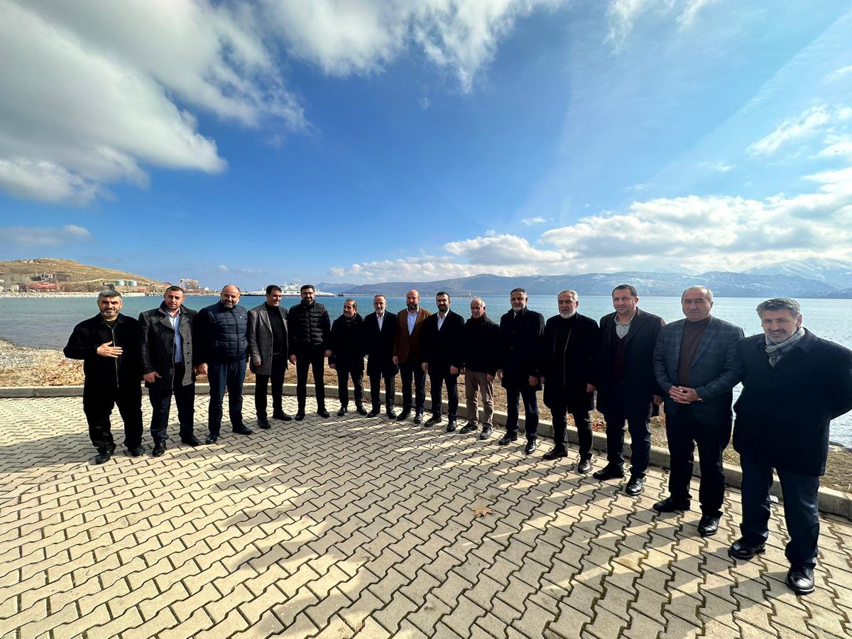 tasar_cemal's tweet photo. Tatvan’ımızın geleceğine hizmet edecek b��yük projelerimiz hızla ilerliyor..

#Tatvan tarihinde bir ilk olacak, Yarı Olimpik Kapalı Yüzme Havuzu ve Spor Kompleksinde incelemelerde bulunduk..🏊🤽‍♀️

İçerisinde spor salonları da yer alan projemiz yakın zamanda hizmete açılacak. https://t.co/voGrJfc90T