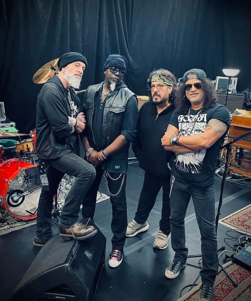 New killer pic of Slash with Teddy Zig Zag, Johnny Griparic and Alvino Bennett 🤘🏻🔥 <a href="/Slash/">Slash</a>