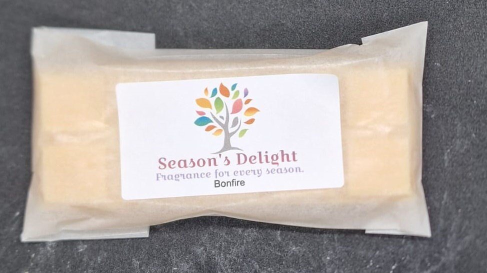 Seasonsdelight1's tweet photo. Excited to share the latest addition to my #etsy shop: Bonfire, autumn, halloween scented wax melt snap bars made from soy wax https://t.co/teW11pxlc8 https://t.co/QN3YDkOiir