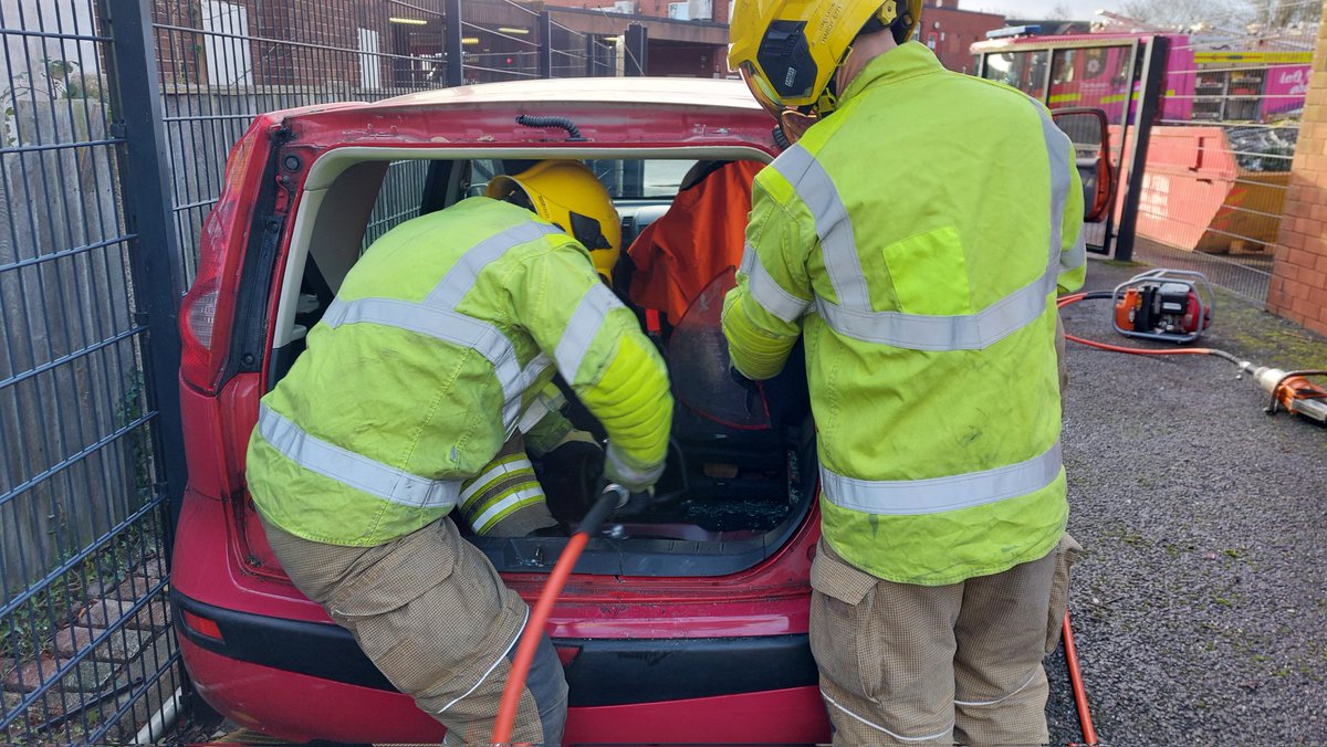 FireLongEaton's tweet photo. Today on-call FF Majer joined White Watch for an RTC training session.
The team worked to free two casualties. 
The driver had his legs entrapped and the passager had their arm impinged between the seat and b post as well as a faulty seat mechanism.👩‍🚒👩🏼‍🚒🚒 https://t.co/CyoTVVowq4