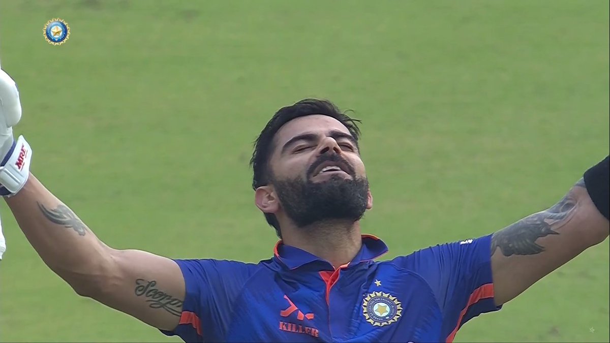 Three tons in the last 4 innings, what a bounce back. He's lost in his own perfection.. Sixes and fours 74th international century and his 5th 150+ makes his fans go awe with an elegant spectacle. Just surreal! #ViratKohli𓃵
#GOAT #India #INDvSL #odi
#beauty #century #cricket