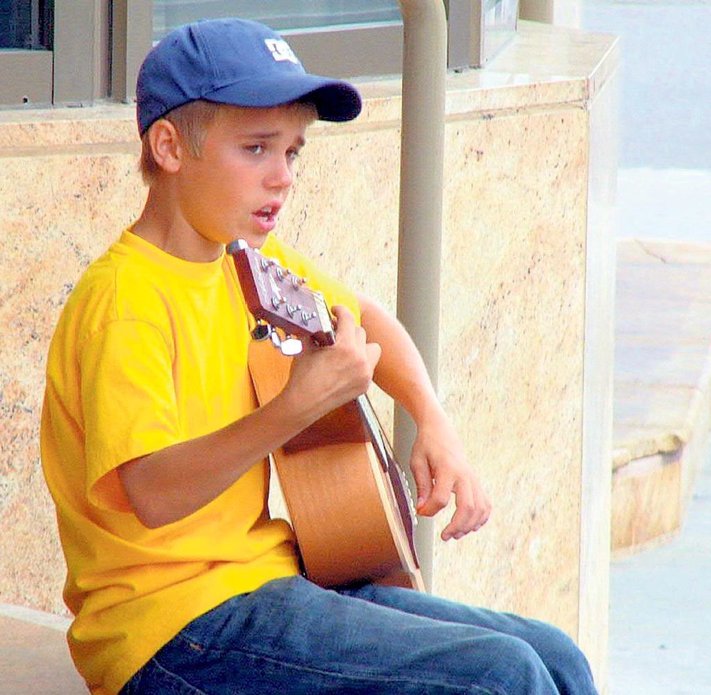 jbtraacker's tweet photo. 16 years ago on this day, Pattie Mallette created Justin’s first YouTube channel named ‘Kidrauhl’ on which she used to upload videos from his performances for their friends and family to see. https://t.co/4S8DoaEFp0