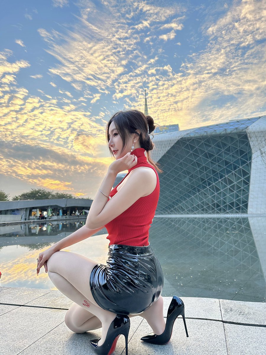不亏待每一份热情 不讨好任何冷漠
丝丝：涞觅兔年限定🐰@limerencem 
#涞觅润丝 #丝袜美脚 #模特 https://t.co/gVXKtk5sn2