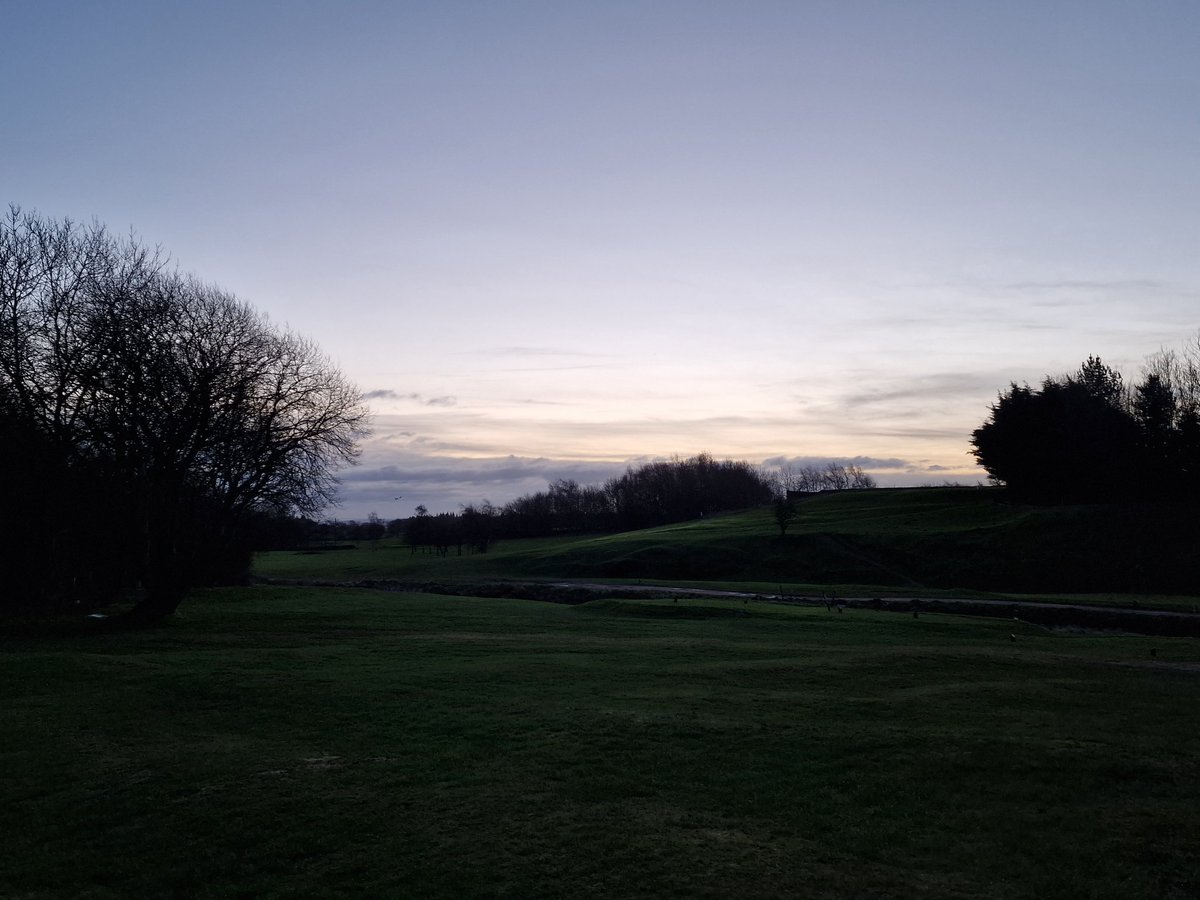 erinrix01's tweet photo. Nice wee course walk this morning before the sun had a chance to come out 🥶
#aussieinscotland #greenkeeping #Edinburgh #westlothian #niddrycastle #coursewalk #sunrise #windy #chilly https://t.co/AuvsPmnL81